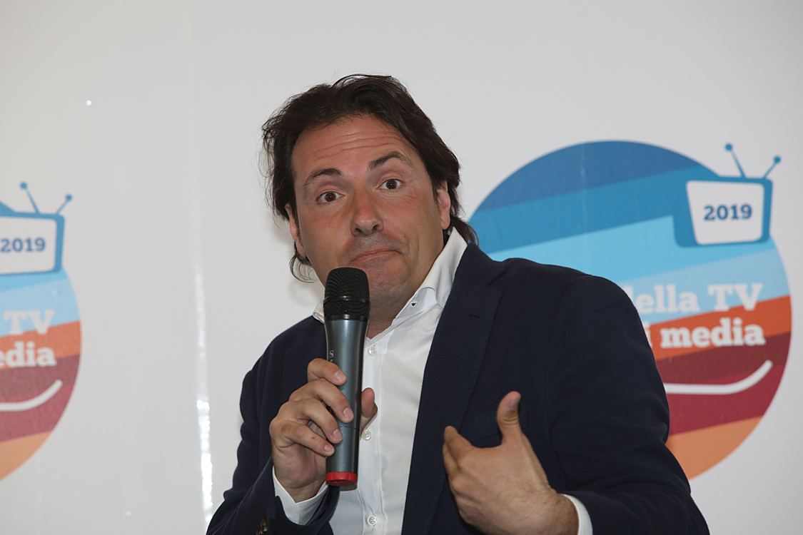 Festival della TV e dei Nuovi Media 2019_167.jpg - Road to Tokyo 2020: Eurosport e l’esperienza olimpica Cosa significa partecipare a una Olimpiade? E magari vincere una medaglia d’oro?  Alcuni tra i grandi atleti azzurri, tra cui la portabandiera di PyeongChang 2018 Arianna Fontana, raccontano le loro sfide, le loro emozioni e i loro successi a cinque cerchi.  E per Eurosport, broadcaster ufficiale delle prossime tre Olimpiadi, la sfida di portare nelle case degli italiani un’esperienza mai vista prima.